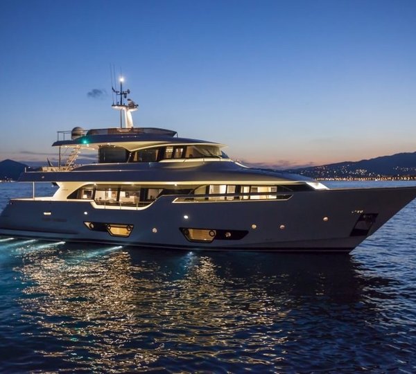 Yacht Navetta 28, a Ferretti Custom Line Superyacht | CHARTERWORLD ...